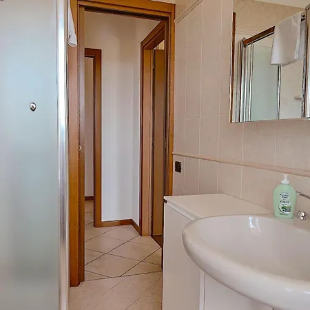 La Terrazza Sul Lago, In Einer Residenz Mit Pool Apartment