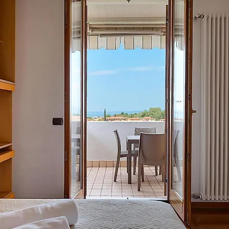 Apartment La Terrazza Sul Lago, In Einer Residenz Mit Pool Bardolino