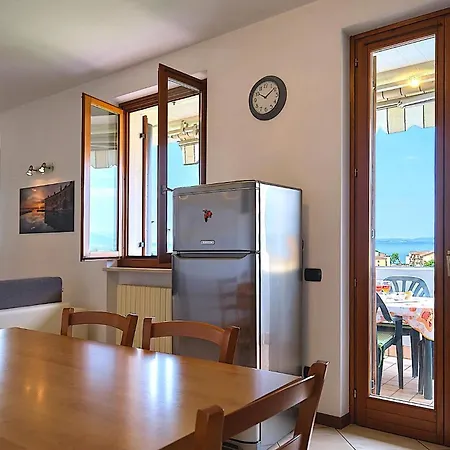 La Terrazza Sul Lago, In Einer Residenz Mit Pool Apartment