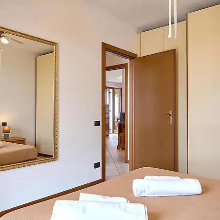 La Terrazza Sul Lago, In Einer Residenz Mit Pool Apartment *
