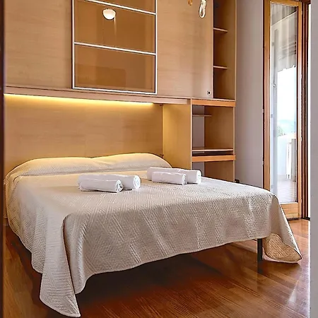La Terrazza Sul Lago, In Einer Residenz Mit Pool Apartman *