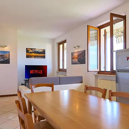 La Terrazza Sul Lago, In Einer Residenz Mit Pool *